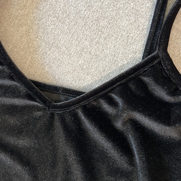 VELVET CROP TOP - Picture 2 of 2